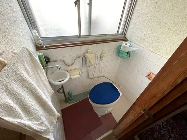 高知市佐々木町中古戸建てのトイレ