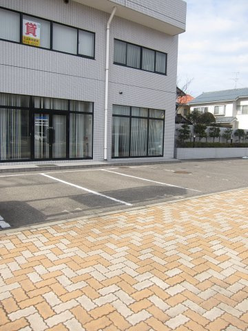 エスポワール新潟の駐車場