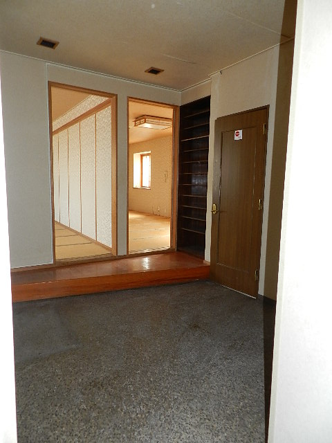 登別市中央町4丁目2-16戸建の玄関