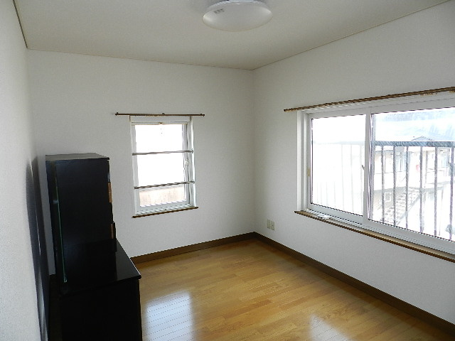 登別市中央町4丁目2-16戸建の居間・リビング