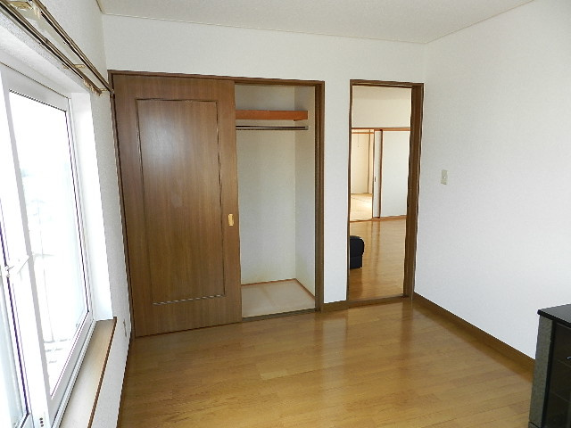 登別市中央町4丁目2-16戸建の居間・リビング