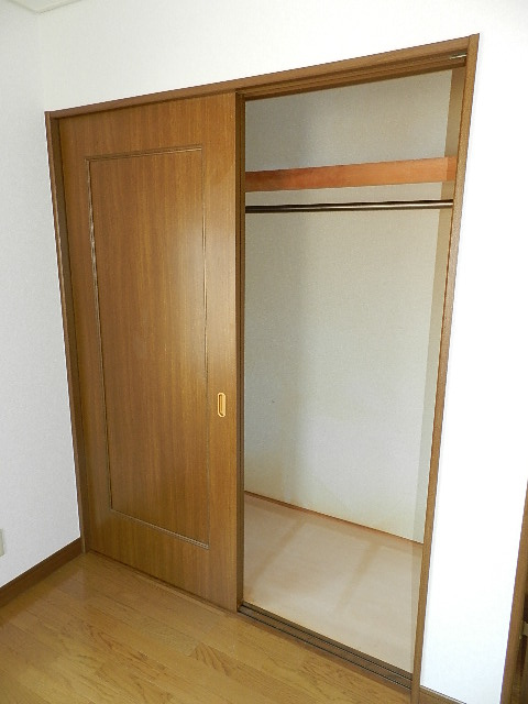 登別市中央町4丁目2-16戸建の収納