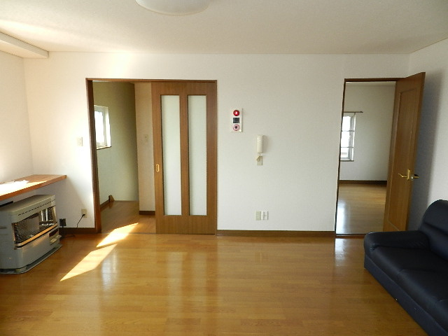 登別市中央町4丁目2-16戸建の居間・リビング