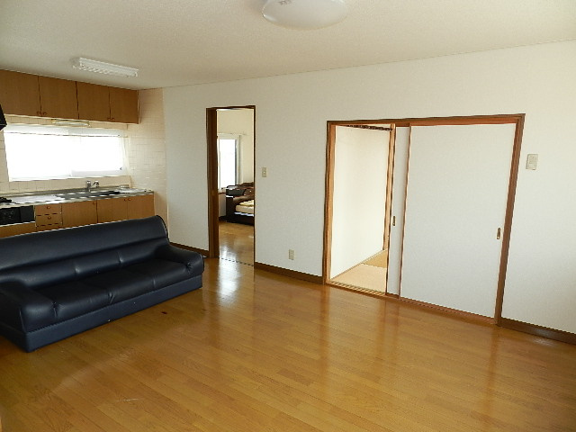 登別市中央町4丁目2-16戸建の居間・リビング