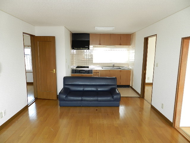 登別市中央町4丁目2-16戸建の居間・リビング