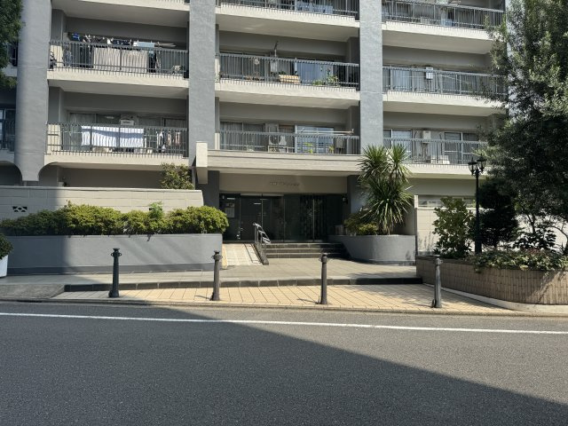 中野本町マンションのエントランス|緑豊かなエントランスがお出迎え