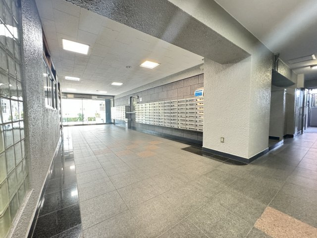 中野本町マンションのその他共用部分|広々としたエントランスホール