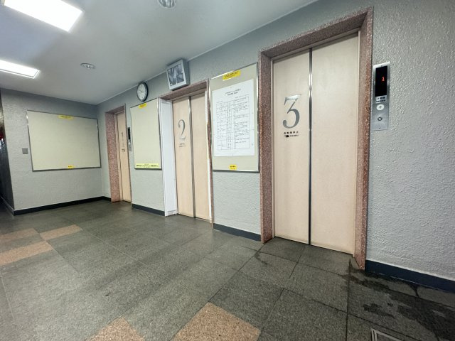 中野本町マンションのその他共用部分|エレベーターは3基ございます