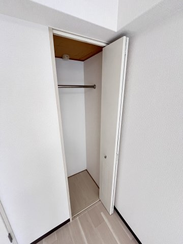 大阪市都島区中野町３丁目の賃貸マンションの収納