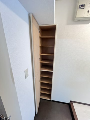 大阪市都島区中野町３丁目の賃貸マンションの玄関