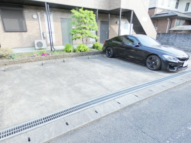 Ei Willの駐車場