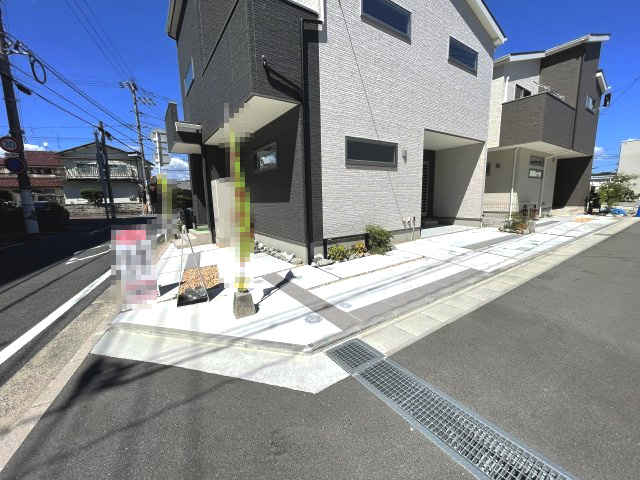 佐伯区千同一丁目　№34215の駐車場|駐車２～３台可
（車種による）