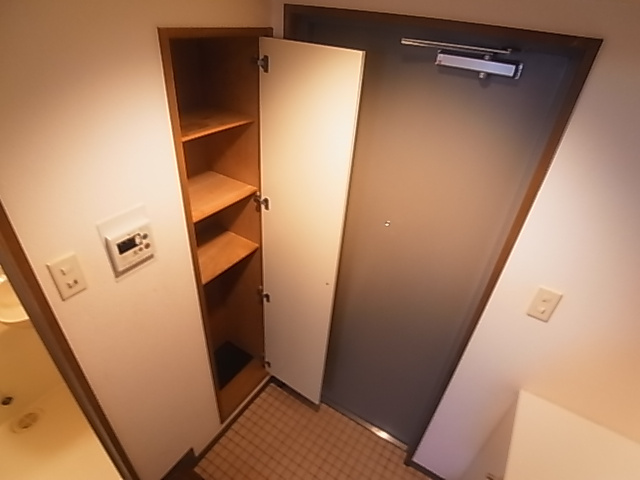 神戸市須磨区多井畑東町の賃貸マンションの玄関|シューズボックス付き