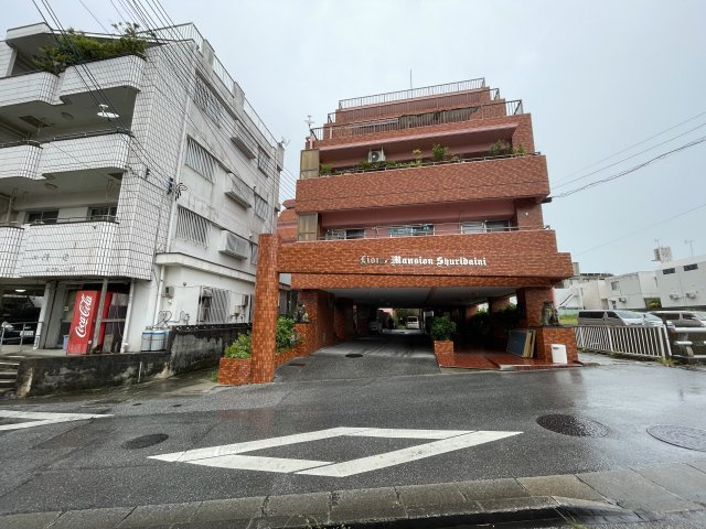 ライオンズマンション首里第２【202号】の駐車場