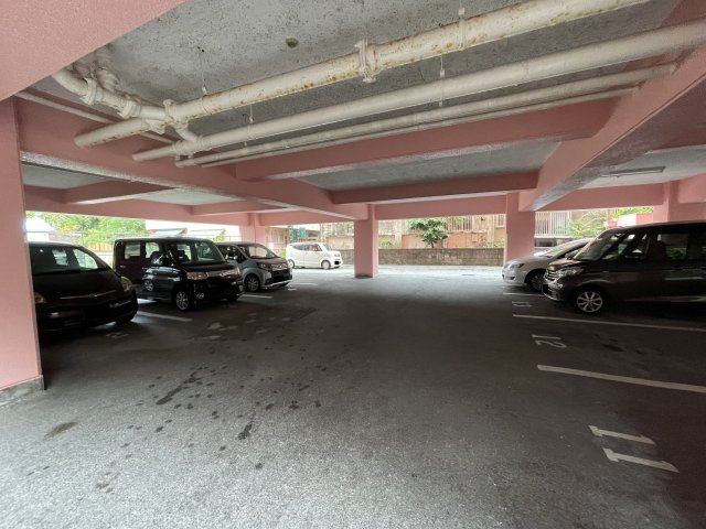 ライオンズマンション首里第２【202号】の駐車場