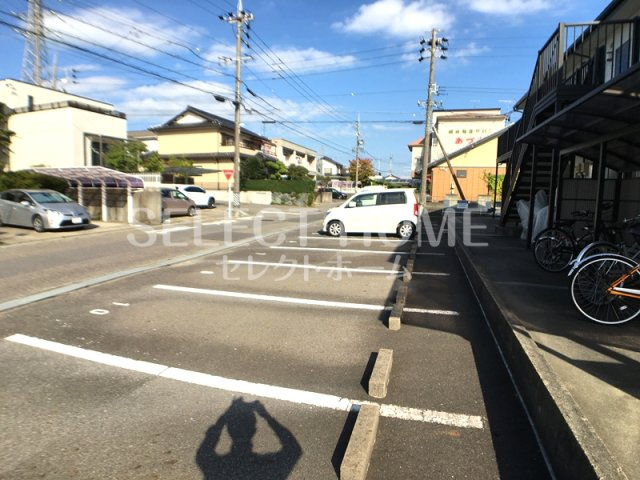 【駐車場】 | アネックス若松 | 車をお持ちの方に嬉しい駐車場付きの物件です