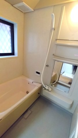  東大阪市東山町　中古戸建の浴室