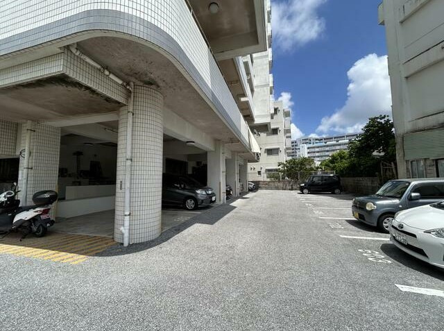 アクティ志真志　4階角部屋３LDKの駐車場