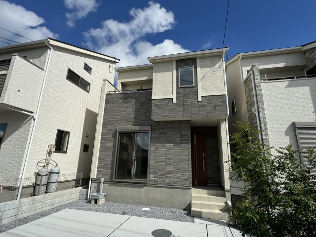 八潮市古新田新築戸建【中川小学校：8分】の外観|5号棟外観・完成済み内覧可能です！