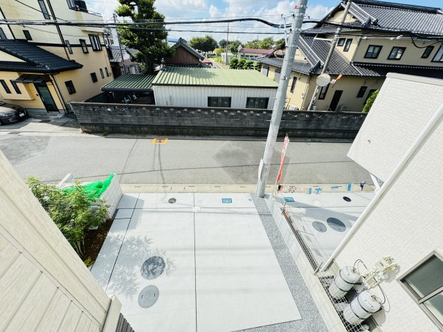 八潮市古新田新築戸建【中川小学校：8分】の駐車場|バルコニーより道路側眺望