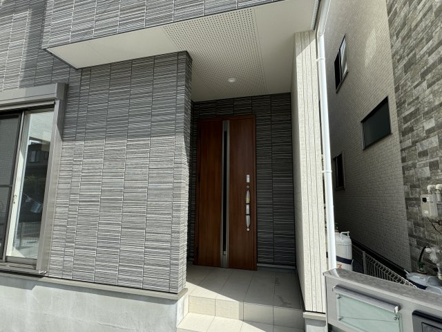 八潮市古新田新築戸建【中川小学校：8分】のエントランス|エントランス・玄関ポーチ