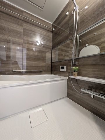 【浴室】 | 半身浴もゆっくり楽しめる広々浴室