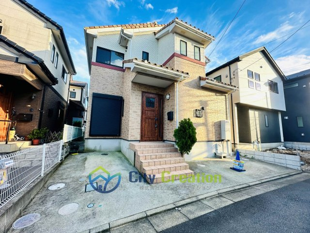 平塚市御殿2丁目　リフォーム中古住宅の前面道路含む現地写真