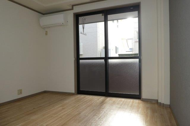 倉敷市福島のアパートの居間・リビング