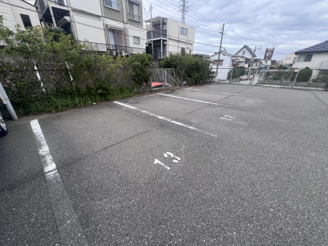 ロイヤルコーポ吉田の駐車場