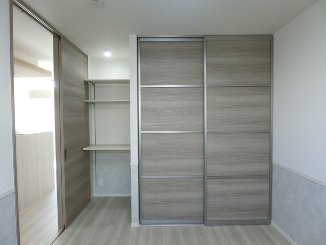 パーシモン駅南の洋室