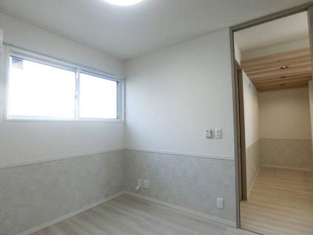 パーシモン駅南の洋室