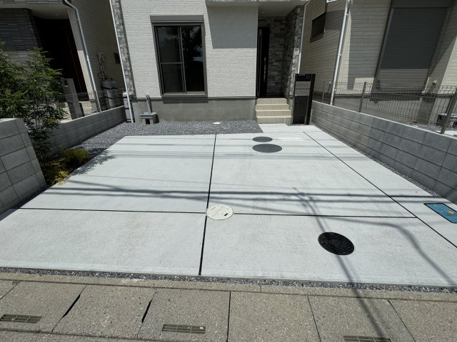 八潮市古新田新築戸建【中川小学校：8分】の駐車場|6号棟駐車スペース・並列２台駐車可・立水栓付き