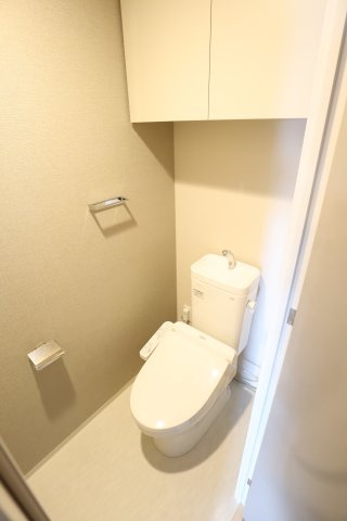 大阪市都島区片町１丁目の賃貸マンションのトイレ