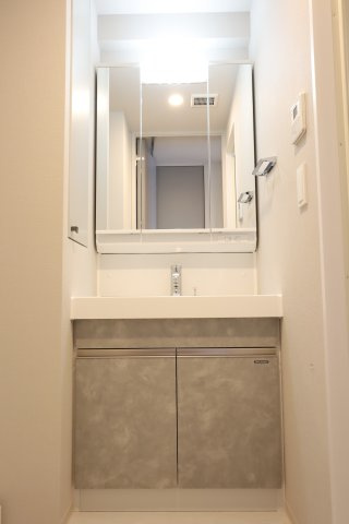 大阪市都島区片町１丁目の賃貸マンションの洗面所