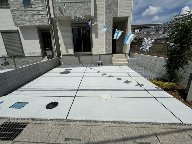 八潮市古新田新築戸建【中川小学校：8分】の駐車場|7号棟駐車スペース・並列２台駐車可・立水栓付き