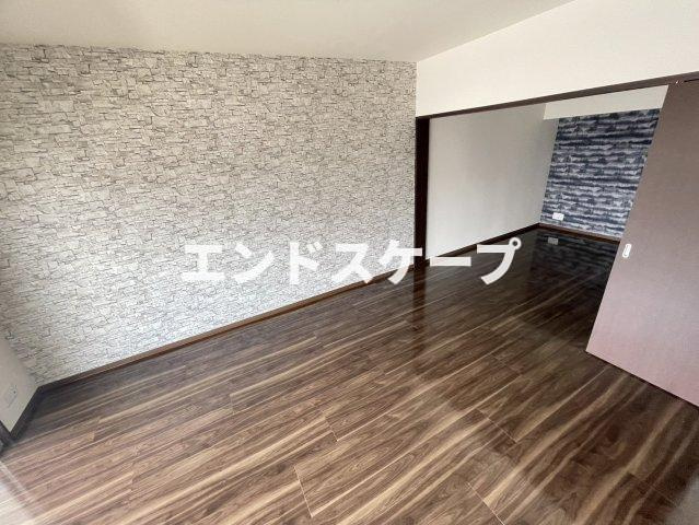 アーバンポイント高崎の居間・リビング|高崎、前橋、伊勢崎エリアのお部屋探しはエンドスケープまで！お客様の理想お聞かせ下さい♪