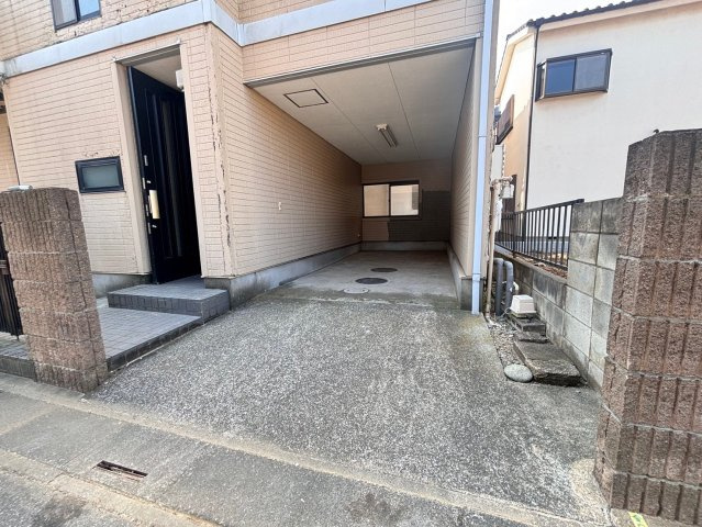 越谷市七左町5丁目中古戸建の駐車場