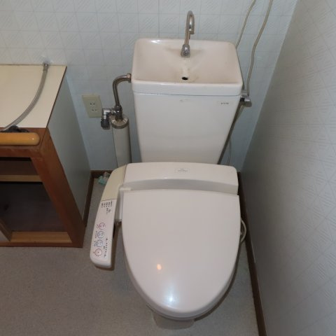 北見市留辺蘂町元町７４番地１０　中古売家のトイレ|水洗便器