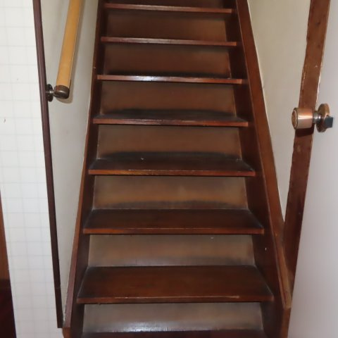 北見市留辺蘂町元町７４番地１０　中古売家のその他共用部分|階段１階➡２階