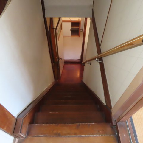 北見市留辺蘂町元町７４番地１０　中古売家のその他共用部分|階段２階➡１階