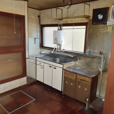 北見市留辺蘂町元町７４番地１０　中古売家のキッチン