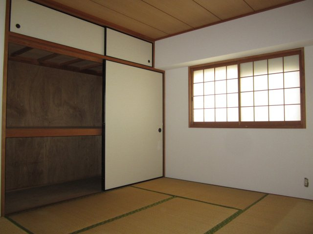 エステートマンション久留米医大前弐番館の和室