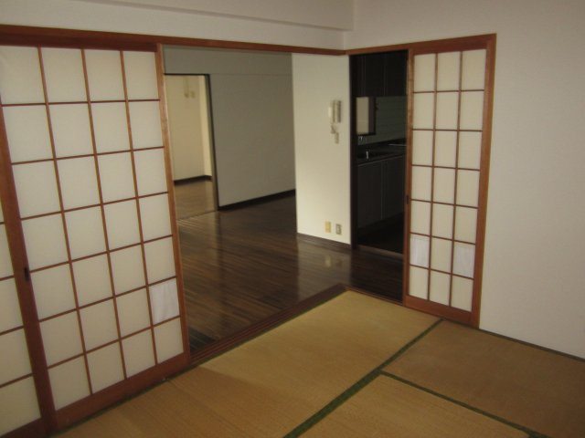 エステートマンション久留米医大前弐番館の和室