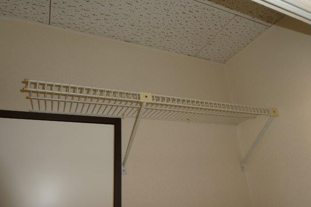 総社市中央６丁目のアパートの洗面所|洗面所棚