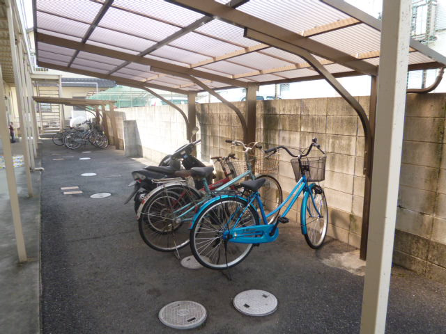 総社市中央６丁目のアパートのその他共用部分|自転車置き場