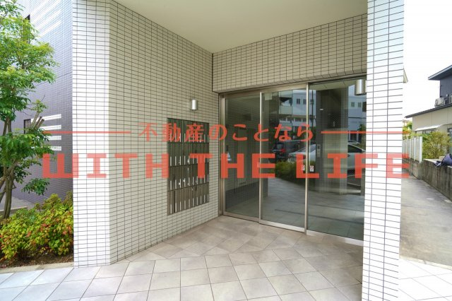 エスペランサ久留米駅前【10,000円キャッシュバック対象物件】のエントランス|落ち着いたエントランスです