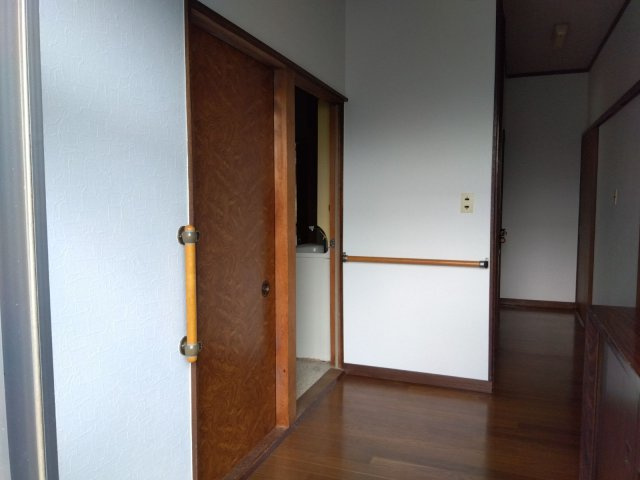 三島市芙蓉台３丁目の中古一戸建の玄関|クロス張替え