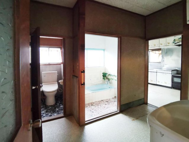 三島市芙蓉台３丁目の中古一戸建の内装|水回りが集中しています。家事動線が考えられた間取りになっています。