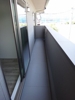 【バルコニー】 | ティアメゾン | 陽当たり良好なバルコニーです