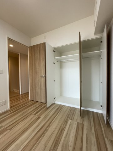 プレミスト照国表参道の洋室|洋室(3)にはクローゼットがございます